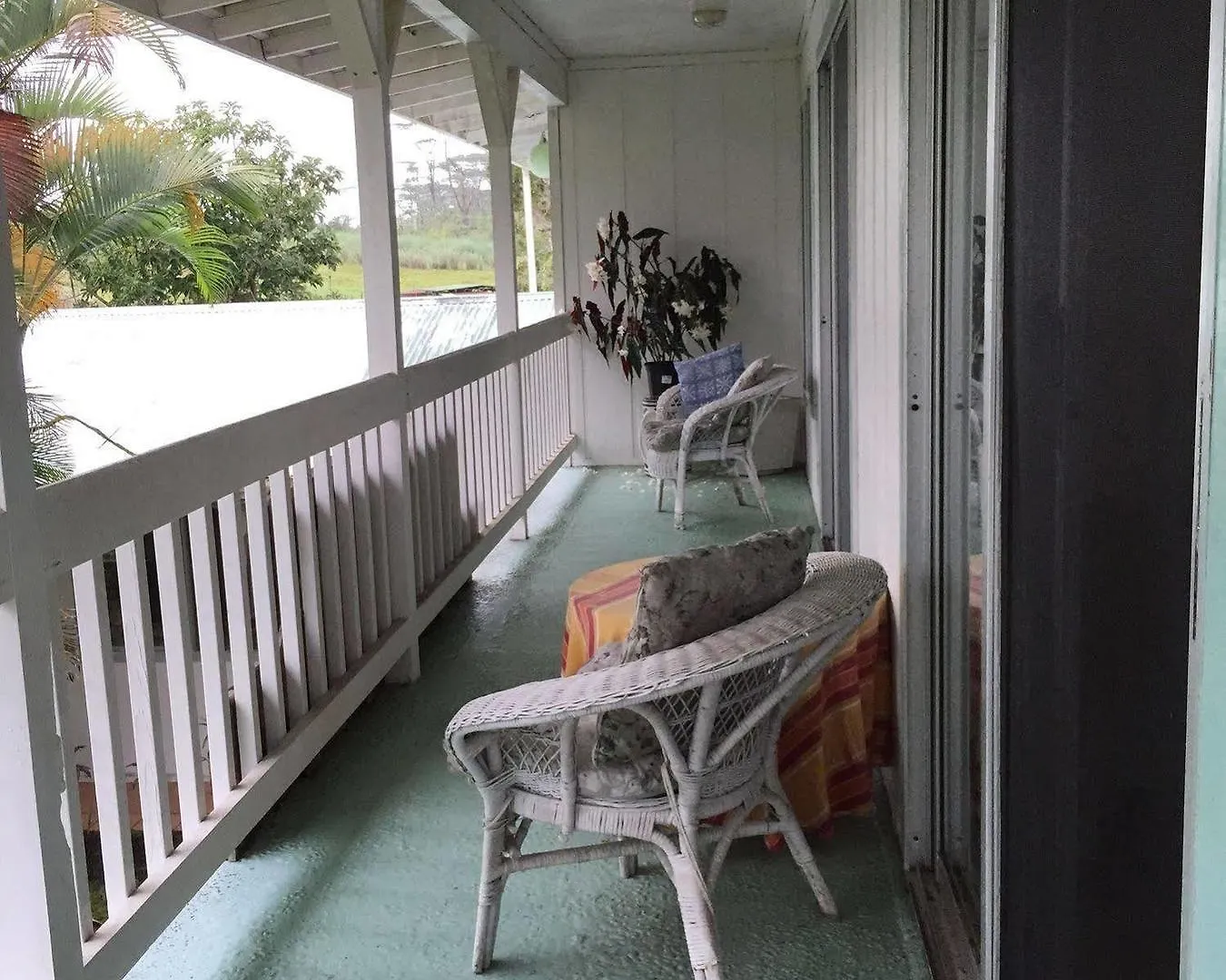 Lava Tree Tropic Inn Pahoa Bed & Breakfast
